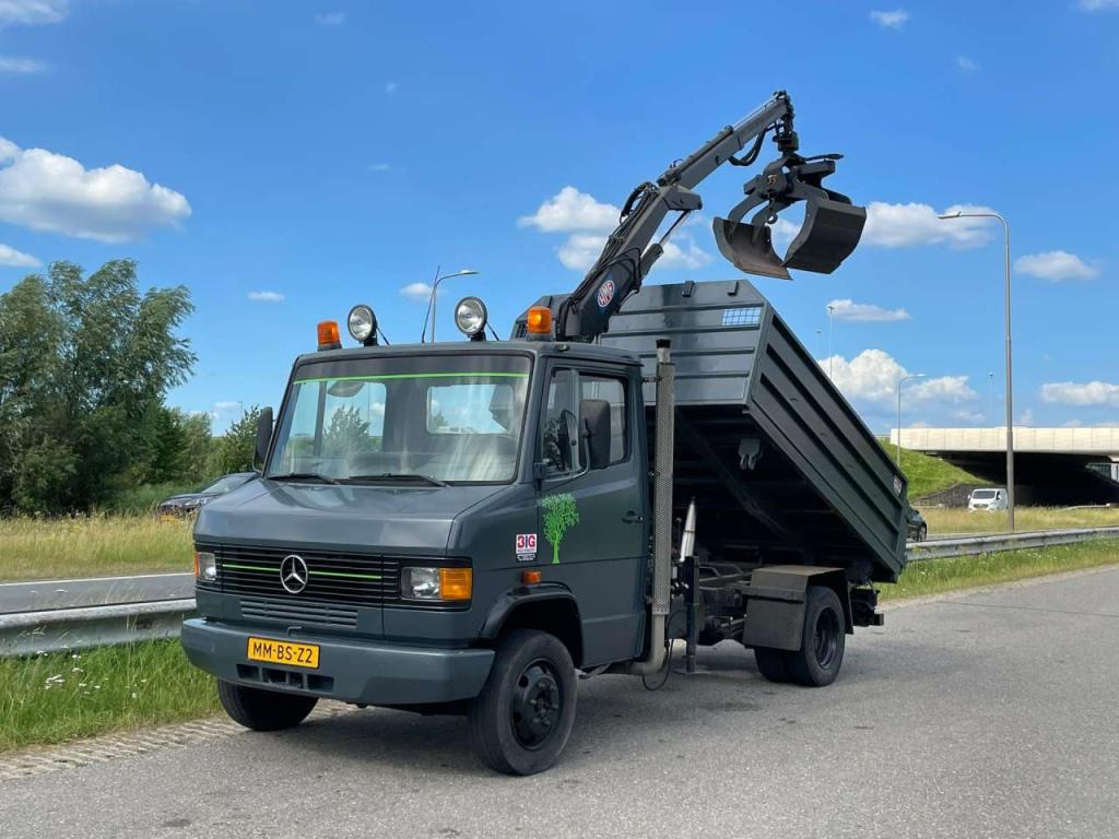 Mercedes-Benz 4x2 809D Foto 1