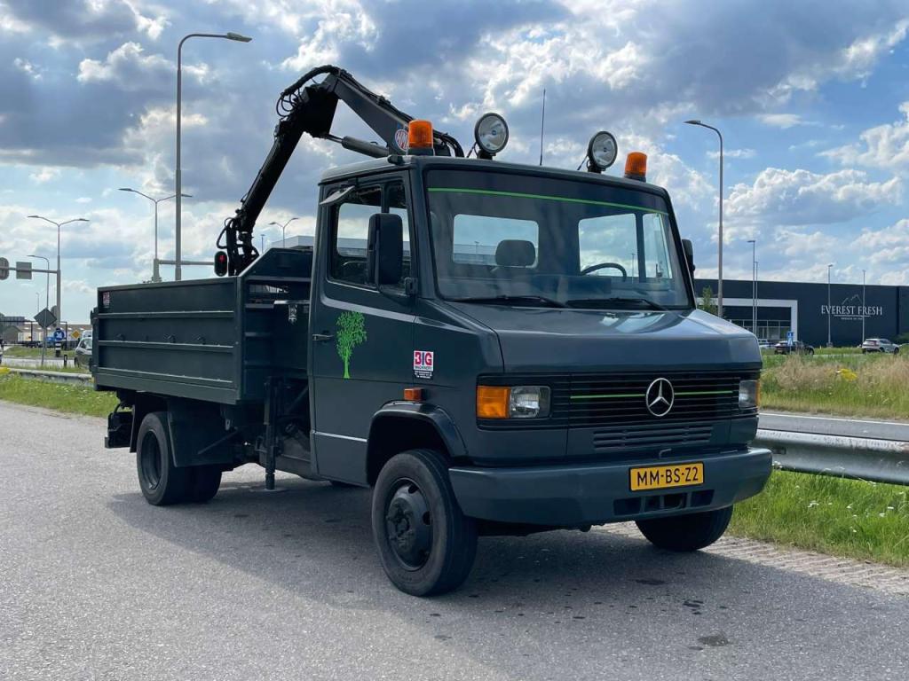 Mercedes-Benz 4x2 809D Foto 11