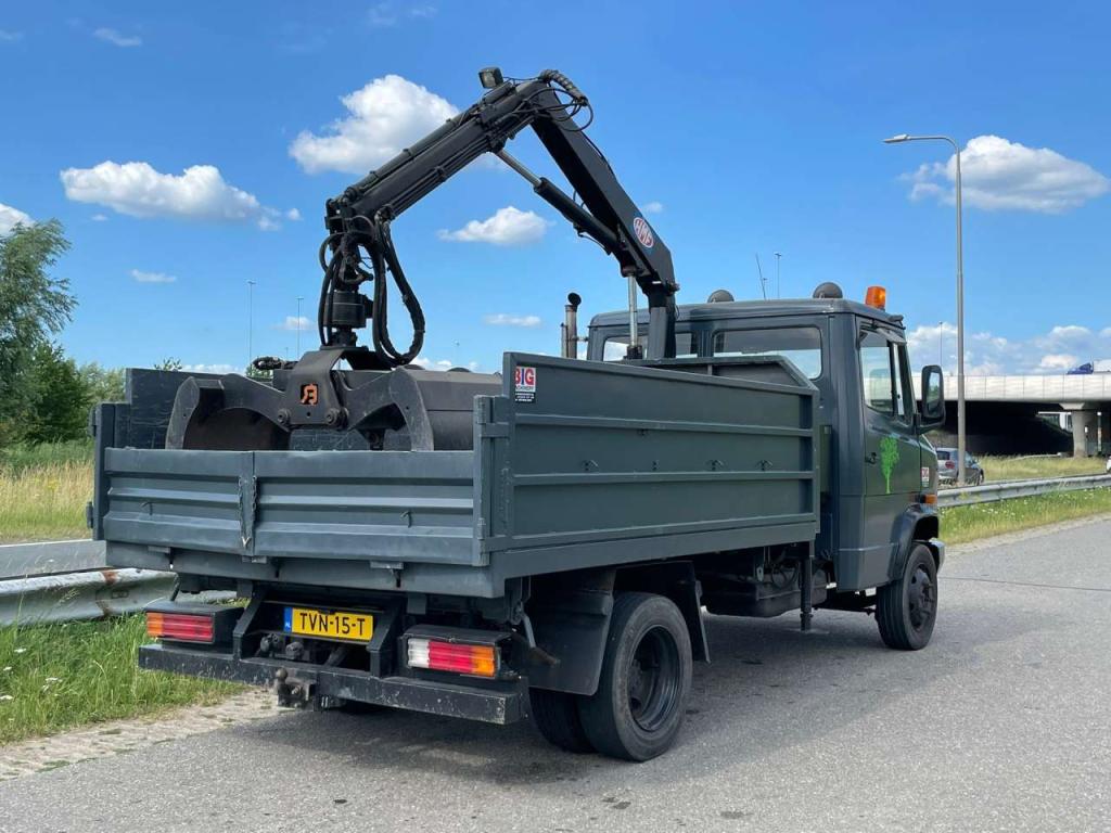 Mercedes-Benz 4x2 809D Foto 9