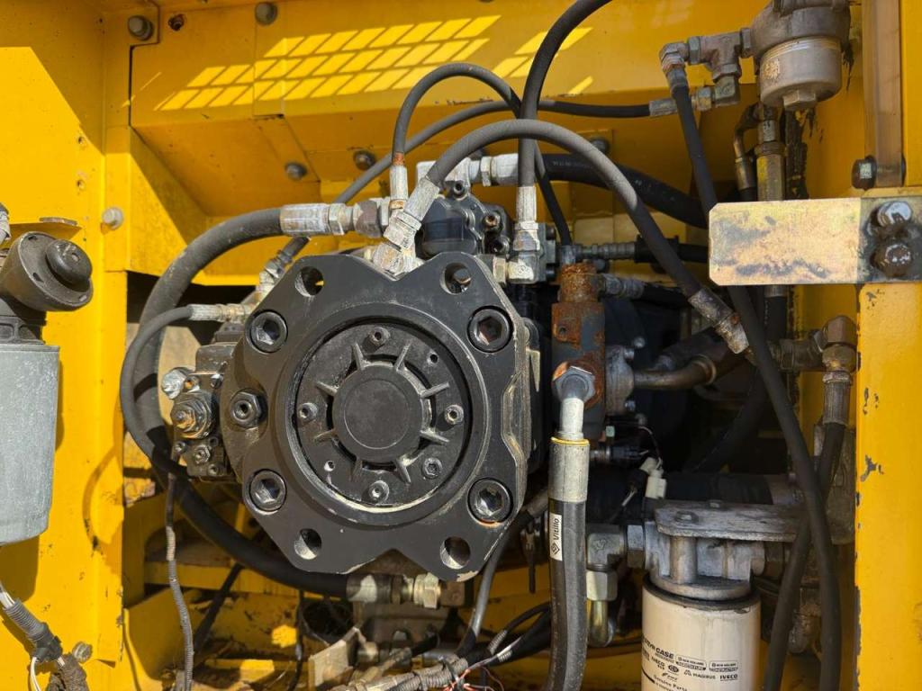 New Holland E215 Foto 15