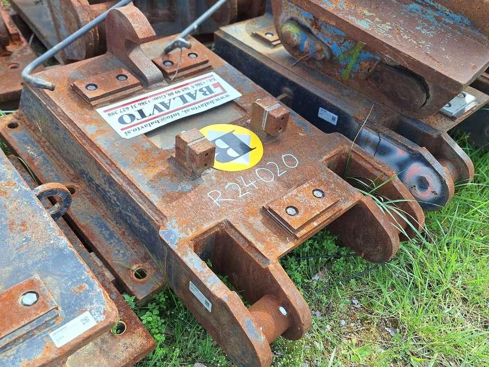 S2 for 25-32 ton excavators Attachment plate Foto 4