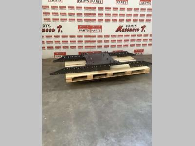 Supporto telaio per ancoraggio ralla per Volvo FH16 550 6x4 in vendita da Massucco T. Srl Area Ricambi
