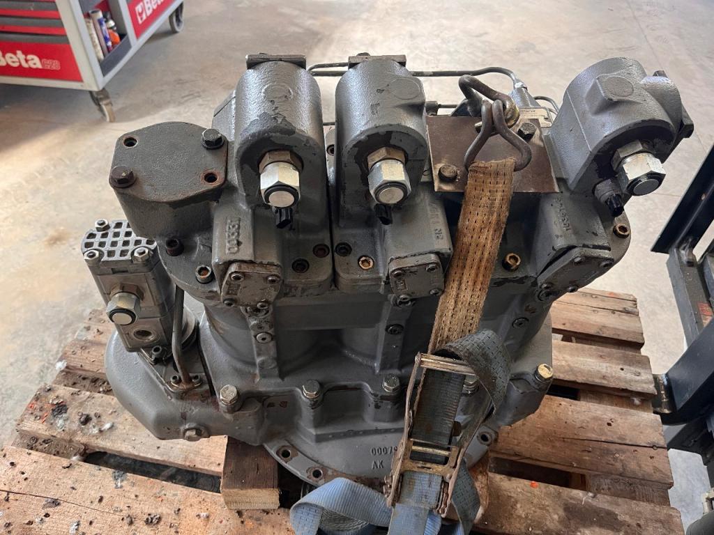 Hitachi HPV 145JX-28 Foto 3