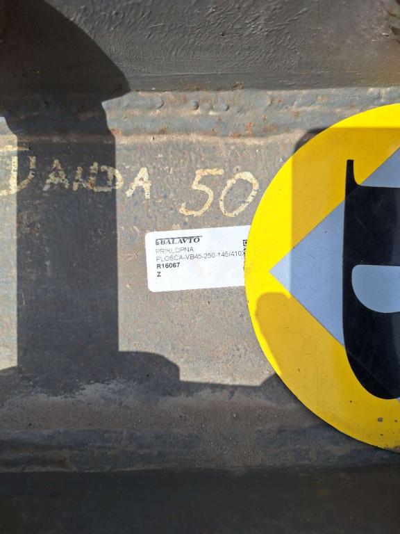 UNI45 for 5-12 ton excavators Attachment plate Foto 9
