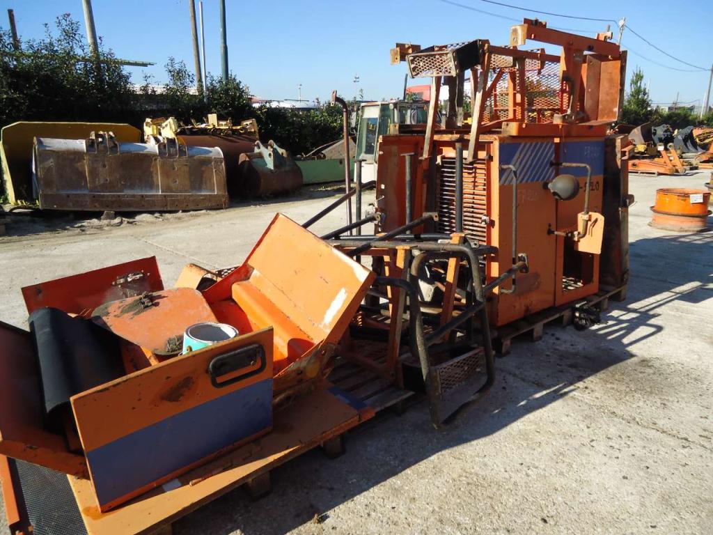Cofanatura e carter carrozzeria per Fiat Hitachi FR220 Foto 1