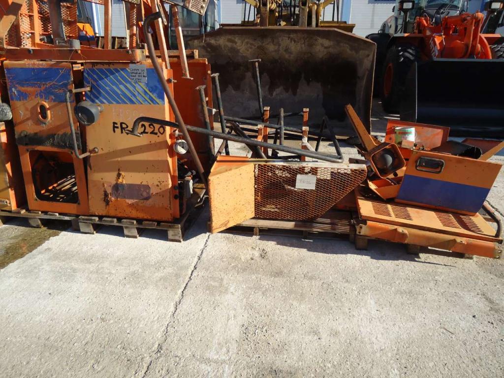 Cofanatura e carter carrozzeria per Fiat Hitachi FR220 Foto 5