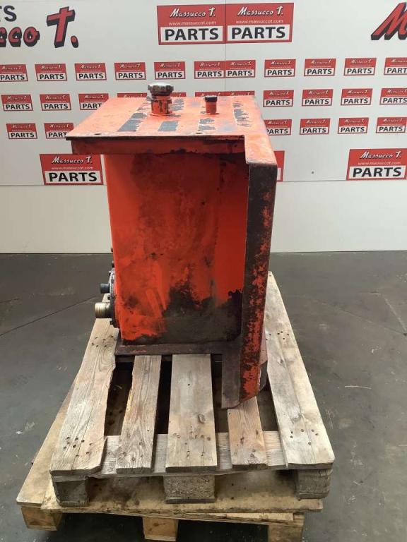 Serbatoio gasolio per Kalmar LMV 12-600 Foto 4