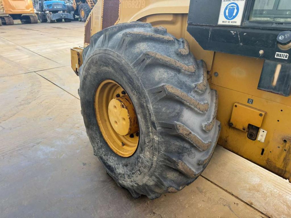 Caterpillar CP76 (19t) Foto 17