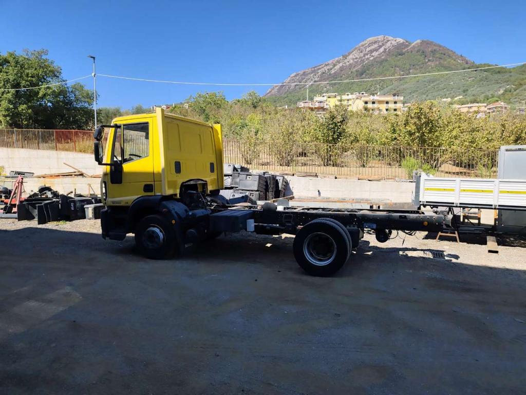 Iveco EUROCARGO CUBE 120E28P Foto 2
