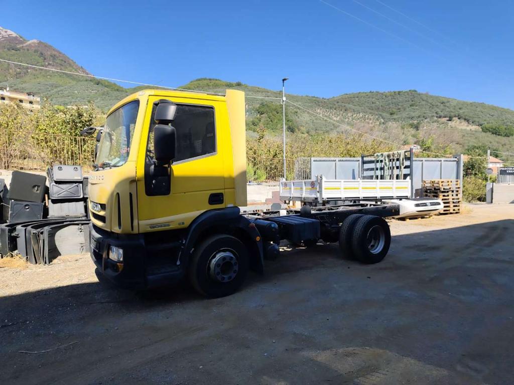 Iveco EUROCARGO CUBE 120E28P Foto 3