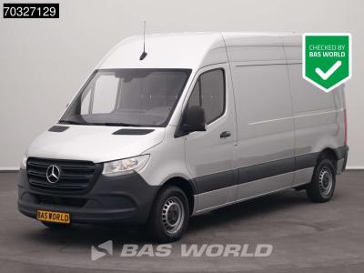 Mercedes-Benz Sprinter 215 CDI Automaat 150pk L2H2 MBUX Camera Airco Parkeersensoren CarPlay Euro6 L2 A/C in vendita da BAS World B.V.