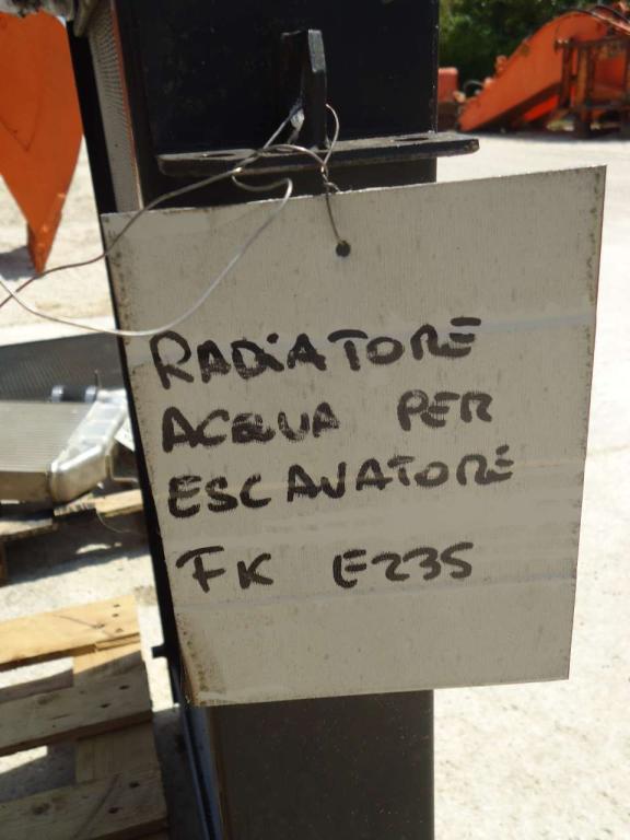 Radiatore acqua per Fiat Kobelco E235 Foto 3