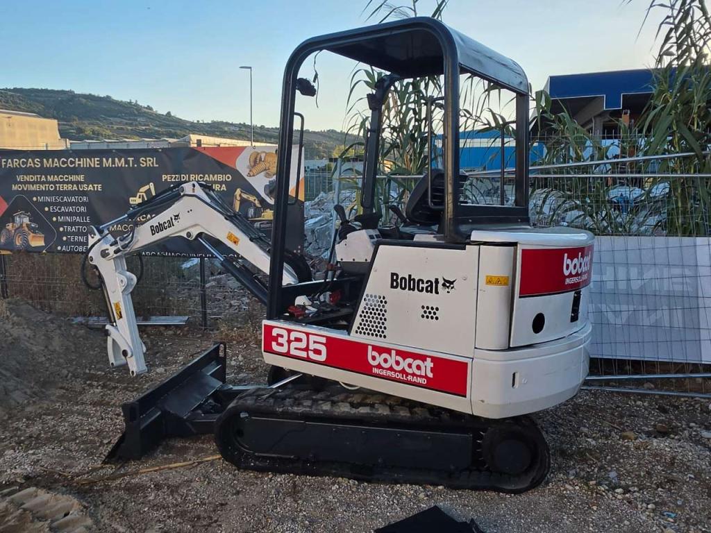 Bobcat 325 Foto 1