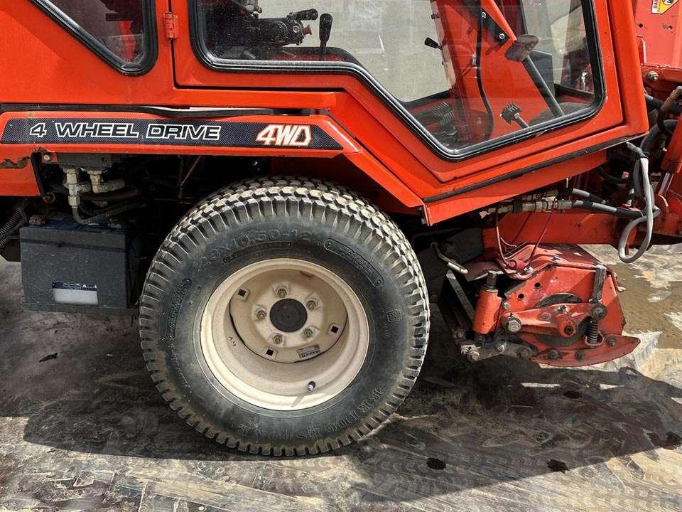 Kubota F2400 4X4 Foto 6