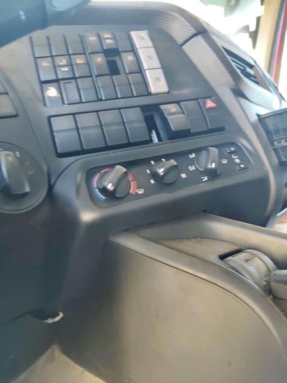 Iveco STRALIS HI-STREET 260S31 Foto 4