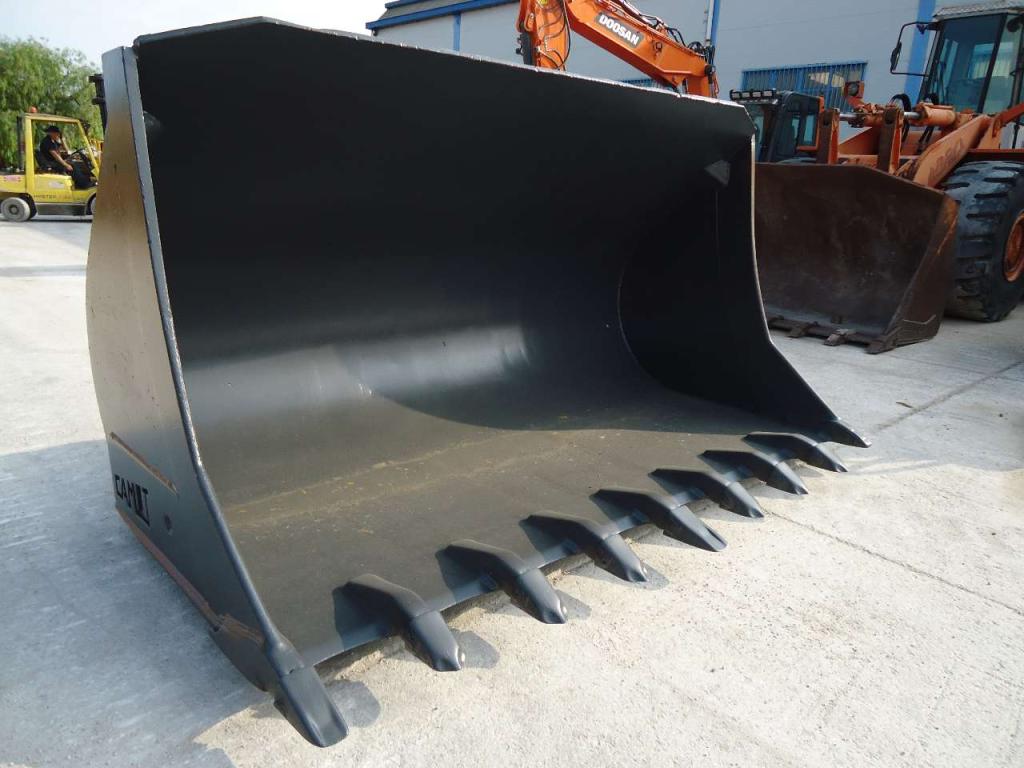 New Holland E270B Foto 1