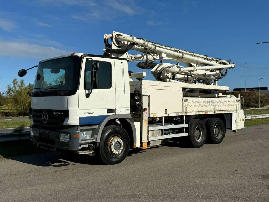 Mercedes-Benz Actros 2632 6x4 with Putzmeister BSF 24-4 11 24m concrete pump Foto 1