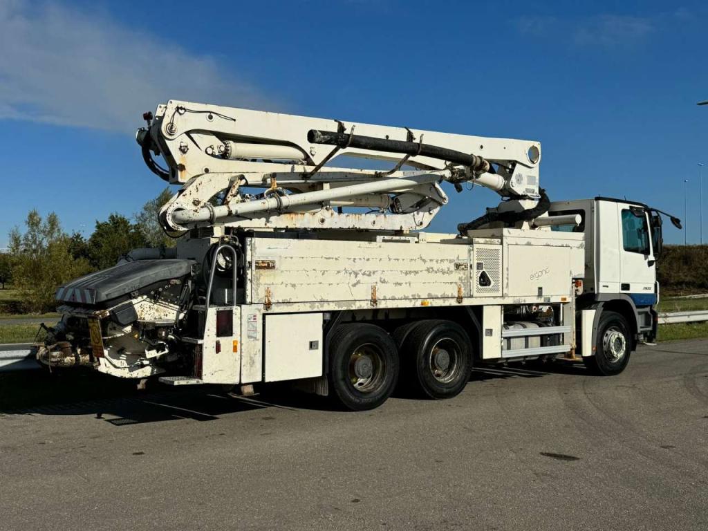 Mercedes-Benz Actros 2632 6x4 with Putzmeister BSF 24-4 11 24m concrete pump Foto 4