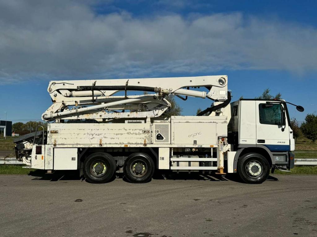 Mercedes-Benz Actros 2632 6x4 with Putzmeister BSF 24-4 11 24m concrete pump Foto 5