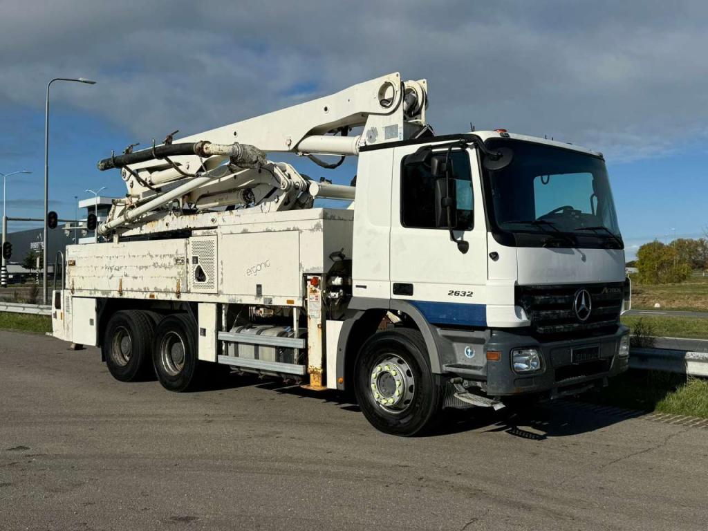 Mercedes-Benz Actros 2632 6x4 with Putzmeister BSF 24-4 11 24m concrete pump Foto 6