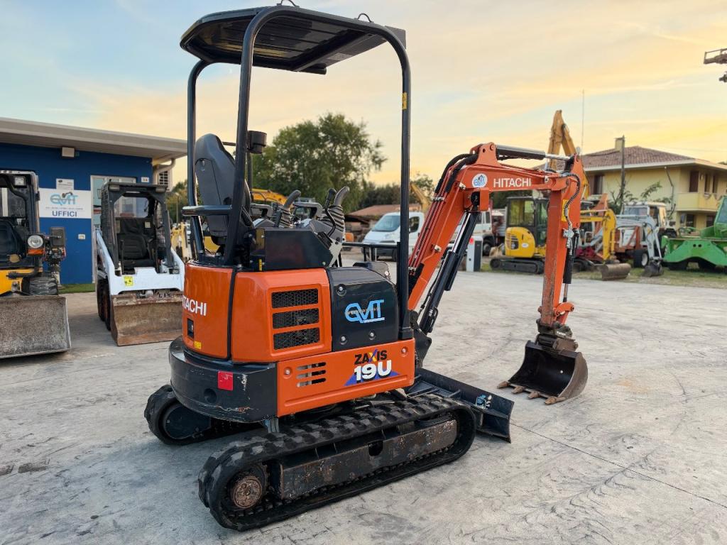 Hitachi ZX19U-6 Foto 4