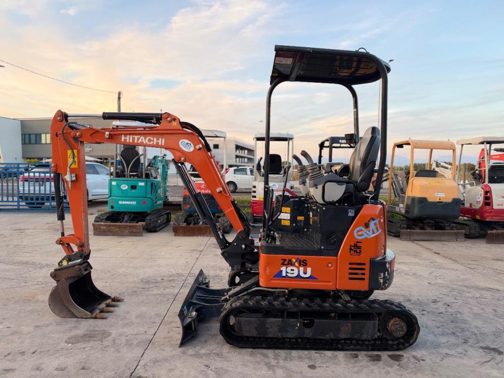 Hitachi ZX19U-6 Foto 6