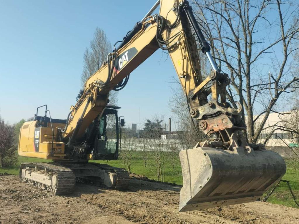 Caterpillar 323F Foto 1