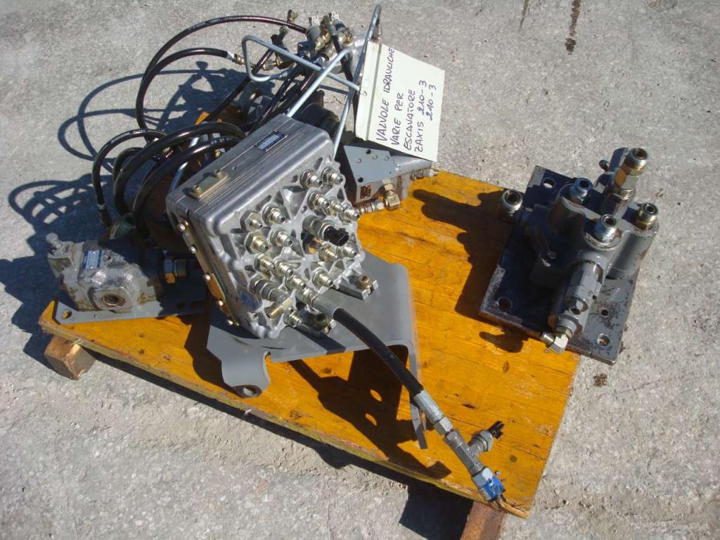 Valvola per ZAXIS 210-3 E 240-3 Foto 1