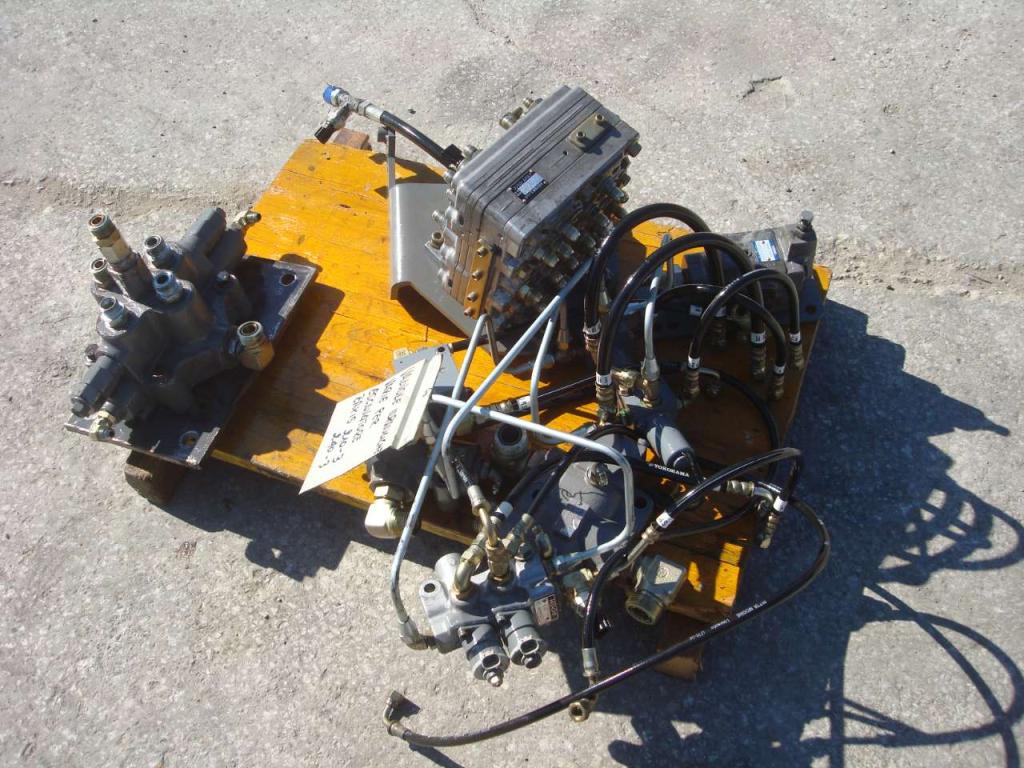 Valvola per ZAXIS 210-3 E 240-3 Foto 2