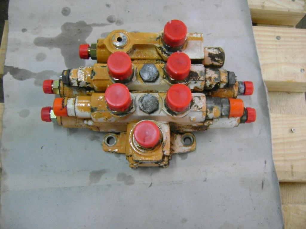 Valvola proporzionale per Case 1088 Foto 1