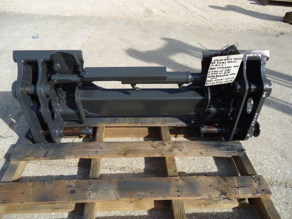 Attacco rapido idraulico per per Takeuchi TL10V-2 Foto 10