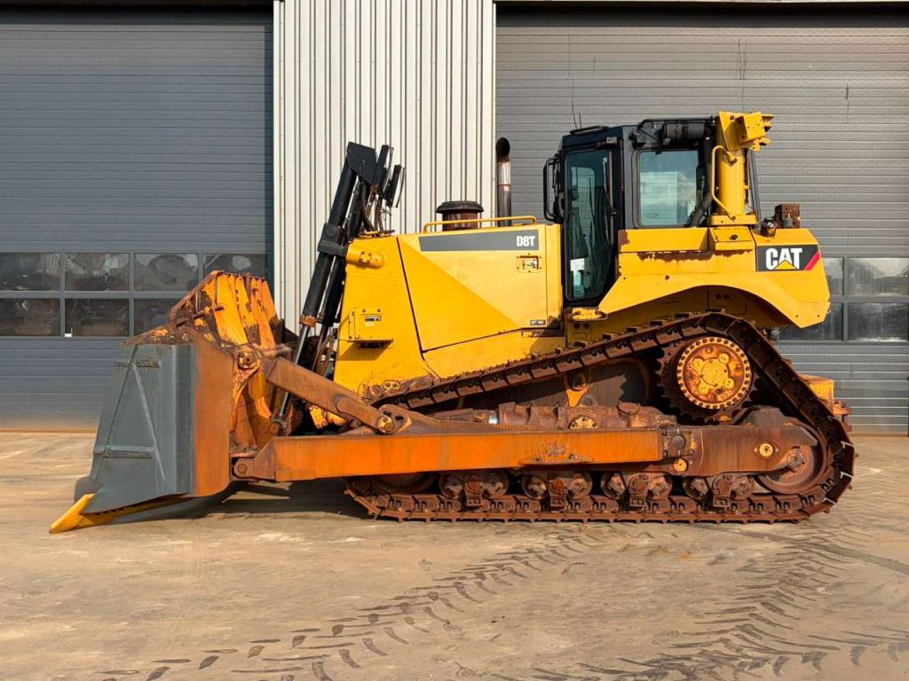 Caterpillar D8T Foto 1