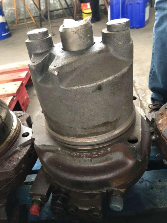 Motore di traslazione per Caterpillar 325C Foto 1