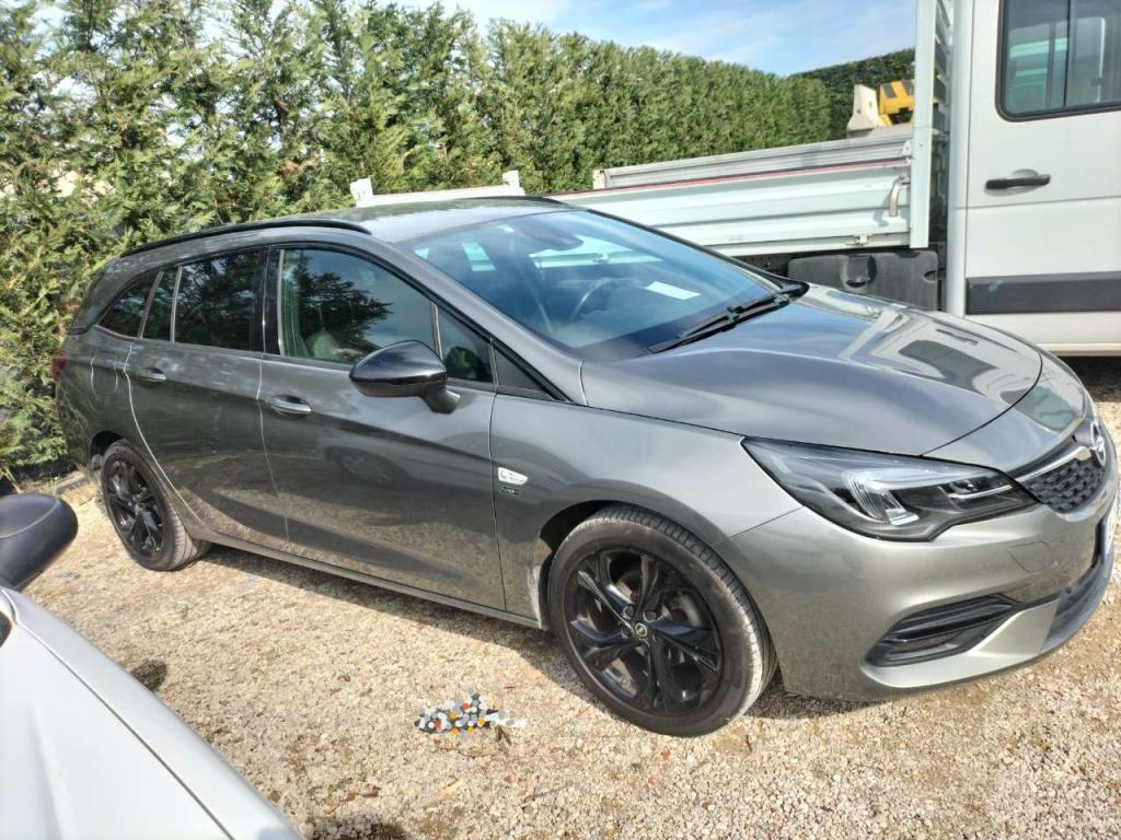 Opel ASTRA SPORTS TOURER+ Foto 1