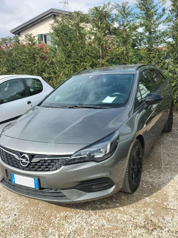 Opel ASTRA SPORTS TOURER+ Foto 2