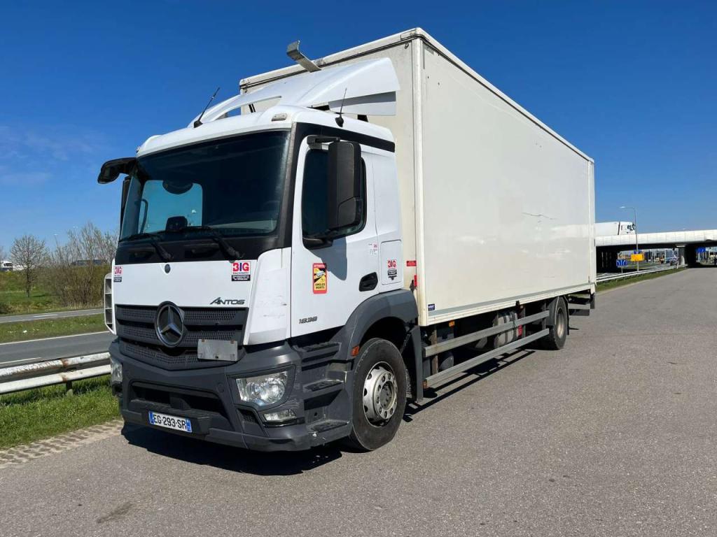 Mercedes-Benz Antos 1836 4x2 Closed Box, double floor Foto 1