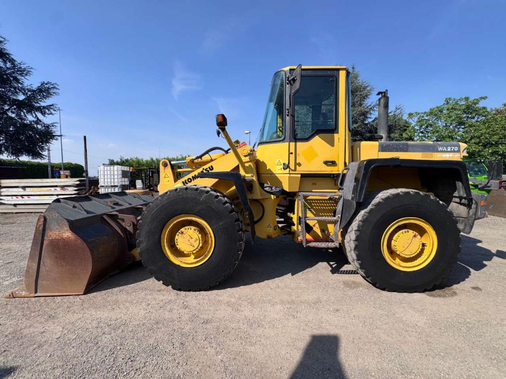 Komatsu WA270 Foto 2