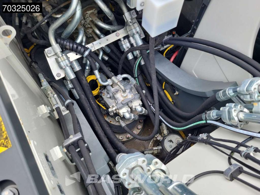 Liebherr R924 LC Foto 28