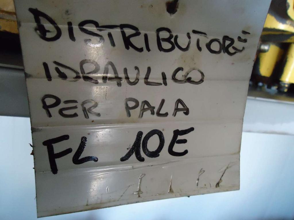 Distributore idraulico per Fiat Allis FL10E Foto 4