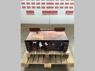 Serbatoio olio idraulico per Caterpillar 924G in vendita da Massucco T. Srl Area Ricambi