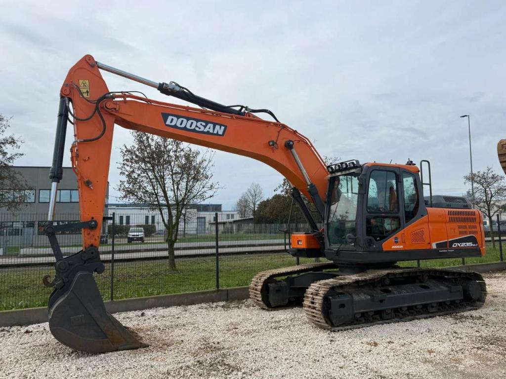 Doosan DX235-5 Foto 1