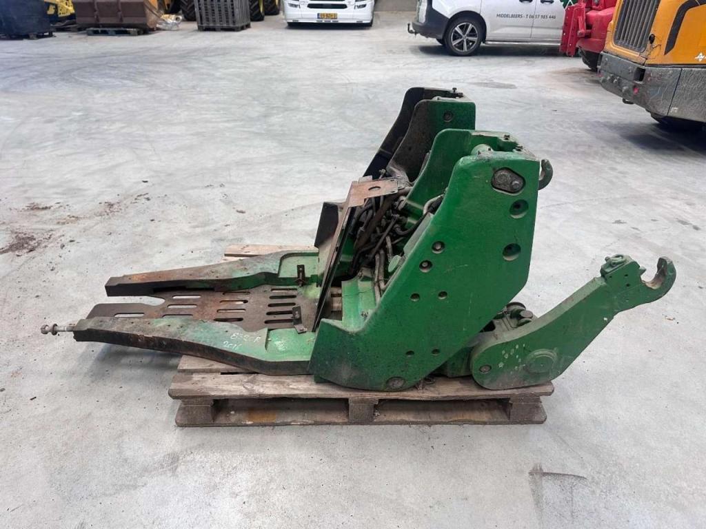 John Deere 8R 310 - 340 - 370 - 410 | Front linkage Foto 1