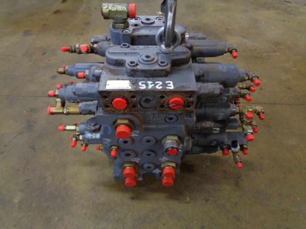 Distributore idraulico per New Holland E 215 Foto 1