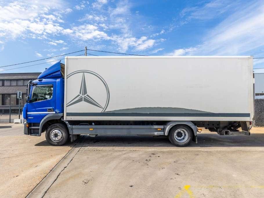 Mercedes-Benz ATEGO 1524 L + DHOLLANDIA 2T. Foto 10