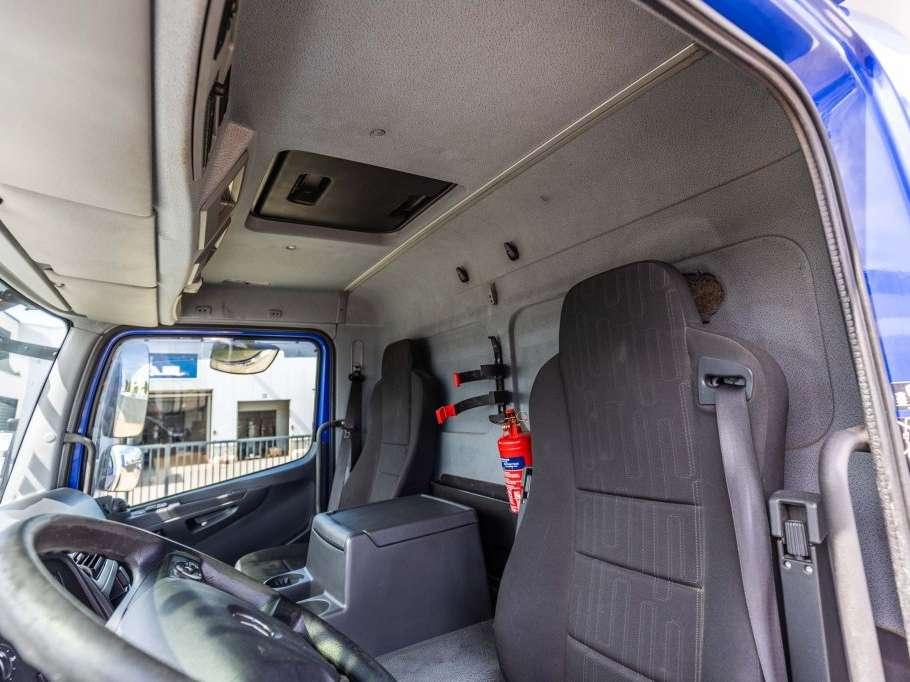 Mercedes-Benz ATEGO 1524 L + DHOLLANDIA 2T. Foto 15