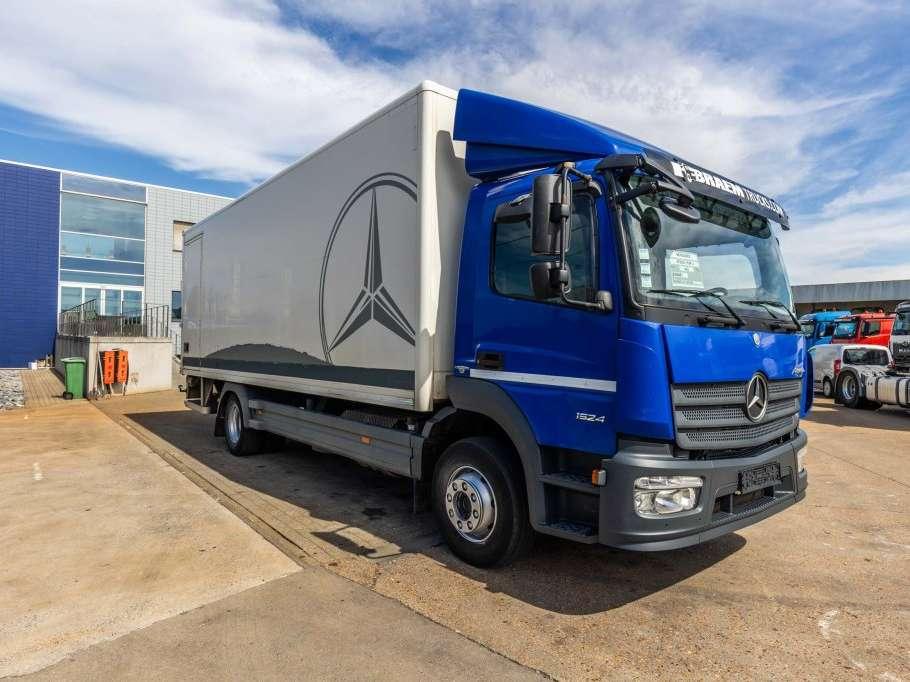 Mercedes-Benz ATEGO 1524 L + DHOLLANDIA 2T. Foto 2