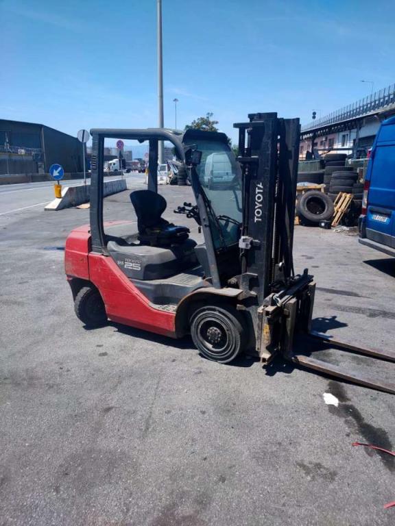 Toyota 02-8FDF25 Foto 4