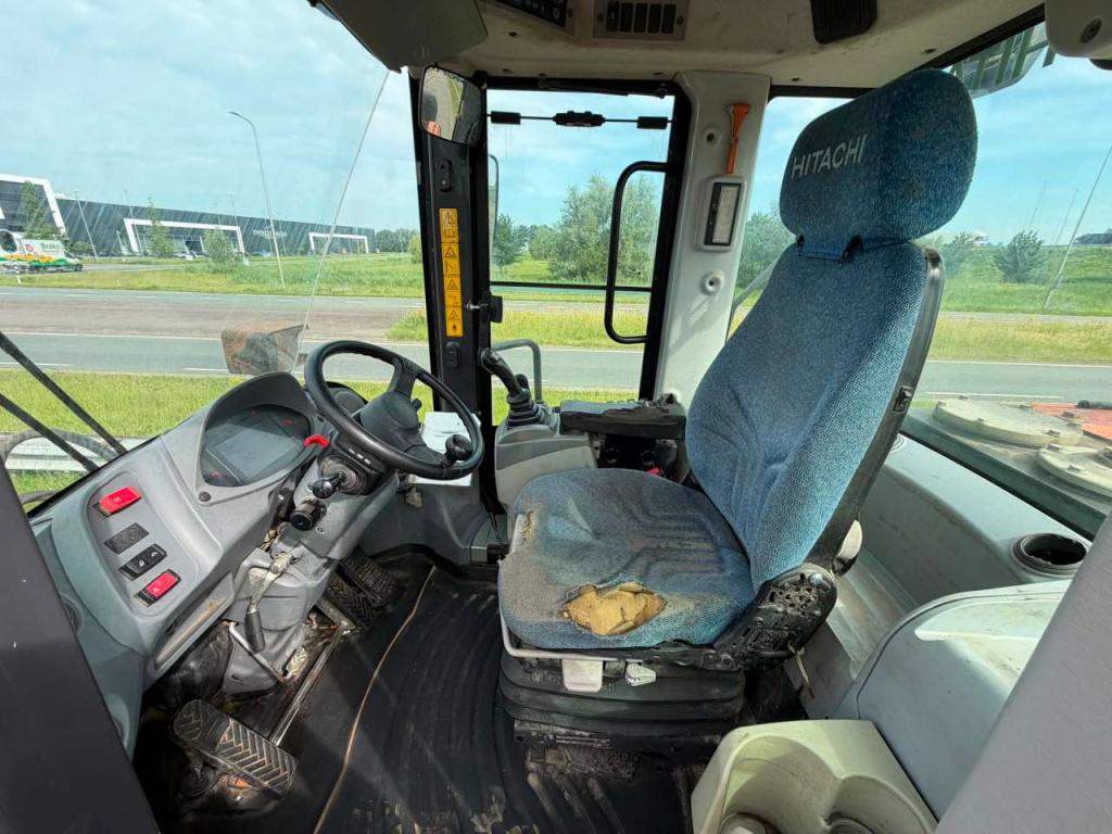 Hitachi ZW220-5B Foto 15