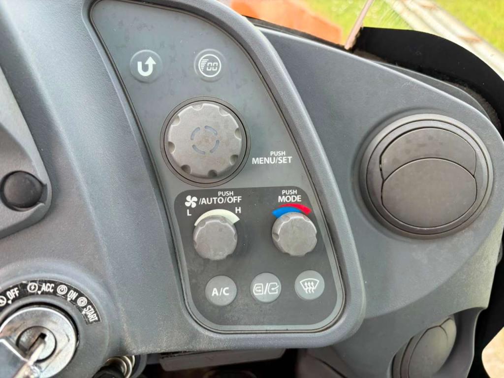 Hitachi ZW220-5B Foto 19