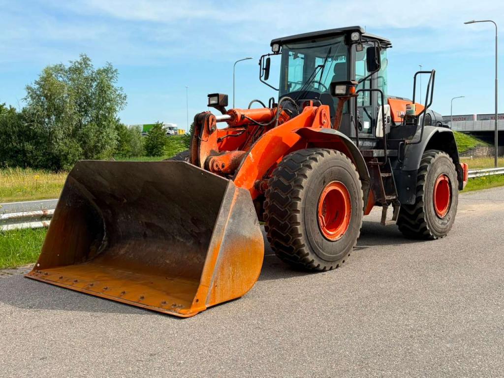 Hitachi ZW220-5B Foto 2